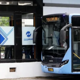 Transjakarta Alihkan Rute Bus Imbas Demo Mahasiswa di Bundaran HI