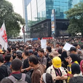 Aksi Demo BEM UI Tertahan di Halte Tosari, Arus Lalu Lintas Macet