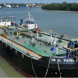 Pertamina Pasang PLTS di Kapal Oil Barge Patra 2303