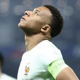 Ousmane Dembele Bela Kylian Mbappe dari Kritik Tajam