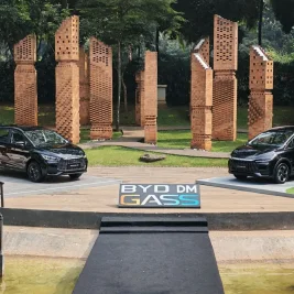 BYD Indonesia Luncurkan PHEV M6 DM, Harga Mulai Rp298 Juta