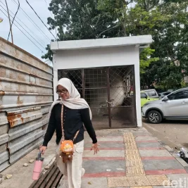 Garasi di Atas Trotoar Bandung Viral, Pemilik Janji Akan Dibongkar