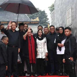 Megawati Ziarahi Makam Bung Karno di Blitar Bersama Keluarga