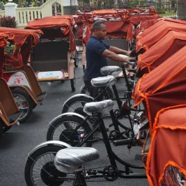 PT Pindad Kembangkan Becak Listrik untuk Modernisasi Transportasi