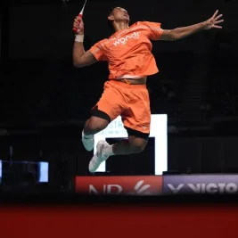 Alwi Farhan Juara Australia Open 2026, Kalahkan Wakil China Dua Gim Langsung