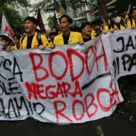 Mahasiswa Gelar Aksi Demonstrasi Serentak di Jakarta, Semarang, Padang, dan Medan