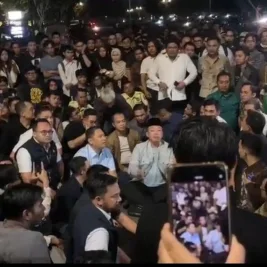 Mahasiswa Geruduk Diskusi Pejabat Negara di GIK UGM, Ricuh