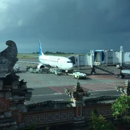 Wayan Koster Dorong Penguatan Aksesibilitas Transportasi Bandara Ngurah Rai