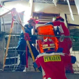 Gulkarmat Jakarta Timur Evakuasi Jenazah 120 Kg di Pulogadung