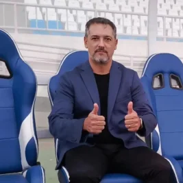 Arema FC Pertahankan Marcos Santos Meski Gagal ke Lima Besar
