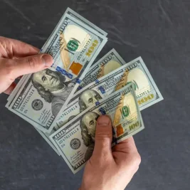 Dolar AS Melemah Menjelang Rapat Perdana The Fed di Bawah Kevin Warsh
