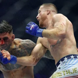Justin Gaethje Rebut Sabuk Juara Kelas Ringan UFC Freedom 250