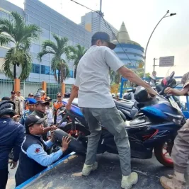 Sudinhub Jakarta Utara Tertibkan Ratusan Kendaraan Parkir Liar