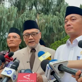 Menteri Haji Bahas Tantangan Penurunan Biaya Haji Bersama DPR