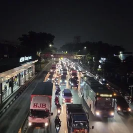 Demo Mahasiswa UKI di Kramat Jati Sebabkan Lalu Lintas Padat