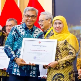 Khofifah Terima Penghargaan KPK atas Keberhasilan E-Learning ASN Jatim