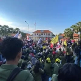 Mahasiswa dan Masyarakat Gelar Aksi Tolak Program Pemerintah di Jawa Timur