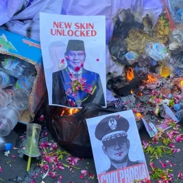 Mahasiswa Bakar Poster Presiden dalam Demo di Grahadi Surabaya