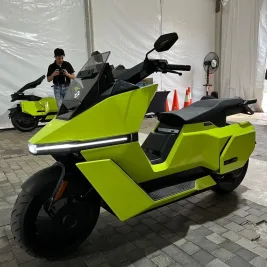 Omoway Luncurkan Skuter Listrik Omo X dengan Teknologi Self-Balancing