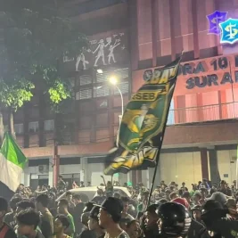Bonek Padati Gelora 10 Nopember Rayakan HUT ke-99 Persebaya