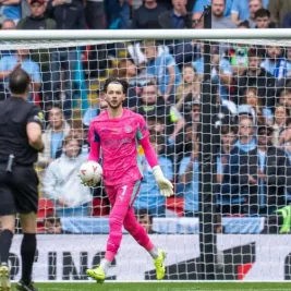 Newcastle United Incar James Trafford dari Manchester City