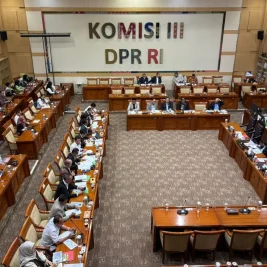 Komisi III DPR Rapat Bahas Kasus Dugaan Penipuan Umrah Hanania Travel