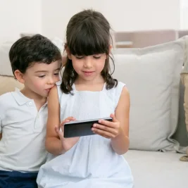 Inggris Larang Anak di Bawah 16 Tahun Akses Media Sosial