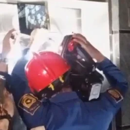 Petugas Damkar Evakuasi Dua Wanita Terjebak Lift Hotel di Bogor
