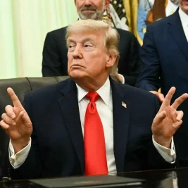 Trump Klaim Apple dan Intel Sepakat Produksi Chip di AS