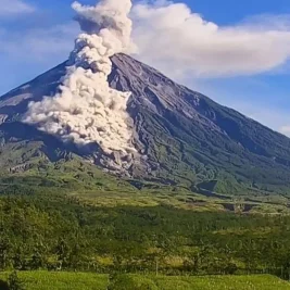 Kawasan Wisata Gunung Bromo Tetap Buka Pascavulkanisme Semeru
