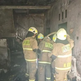 Kebakaran Hanguskan Rumah Kosong di Cilandak, Dugaan Korsleting Listrik