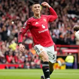 Manchester United Masih Buru Striker Baru untuk Musim Depan