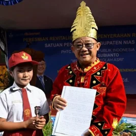 Kemendikdasmen Salurkan Bantuan Listrik dan Internet Starlink di Nias Utara