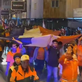 Warga Ambon Konvoi Rayakan Kemenangan Timnas Belanda atas Swedia