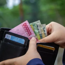 MK Tolak Gugatan Kewajiban Nafkah Suami dalam UU Perkawinan