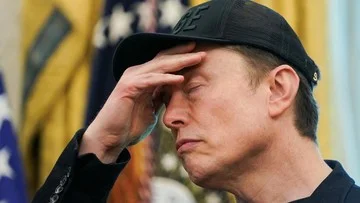 Elon Musk Kehilangan Status Triliuner, Saham SpaceX Anjlok 30%