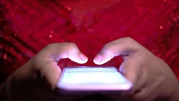 Pengguna iPhone di Rusia Disuruh Beralih ke Android, Ini Penyebabnya