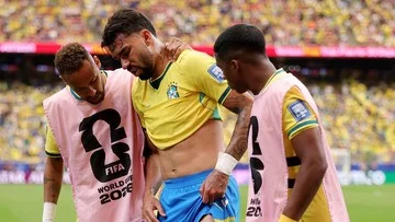 Nasib Sial Lucas Paqueta: Kena Gebok Bola Rekan Setim, Diinjak Casemiro
