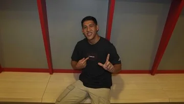 Persija Resmi Perpanjang Kontrak Eksel Runtukahu, Target Juara Musim Depan