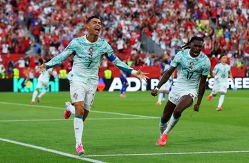 Portugal Balikkan Keadaan, Singkirkan Kroasia 2-1