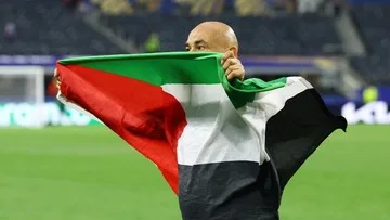 Pelatih Mesir Kibarkan Bendera Palestina Usai Kunci Tiket 16 Besar Piala Dunia 2026