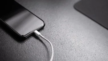 Cara Cas HP yang Benar agar Baterai Awet dan Gadget Tak Rusak