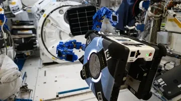 Profesi 'Pemulung' Sampah Antariksa Muncul Seiring Padatnya Orbit Bumi