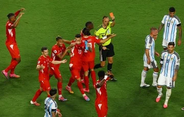 Pelatih Argentina Sebut Kartu Merah Embolo Jadi Keberuntungan
