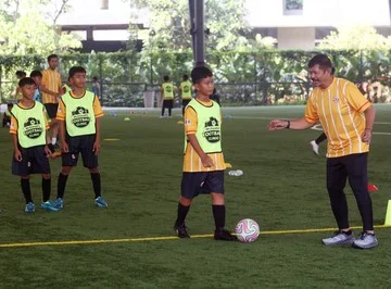 Ratusan Anak Ikuti Klinik Sepak Bola Ala Profesional di Tangsel