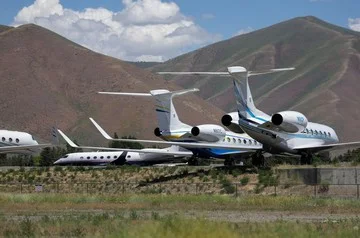 Ratusan Jet Pribadi Miliarder Padati Bandara Sun Valley Saat Konferensi Rahasia