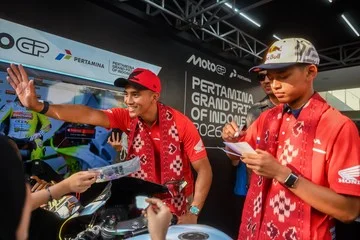 Mario Aji & Veda Ega Sapa Penggemar Jelang MotoGP Indonesia 2026