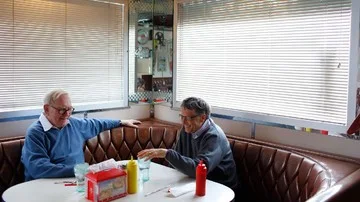 Bill Gates Perbaiki Hubungan dengan Warren Buffett Usai Sidang Epstein