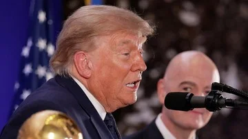 Trump Akui Telepon Infantino, Bantah Intervensi FIFA Soal Kartu Merah Balogun