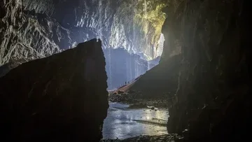 Ekspedisi Gua Borneo Ungkap Dunia Tersembunyi di Bawah Hutan
